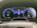 洗練されたデザインのメーターパネル。必要な情報を分かりやすく表示し、運転に集中できるでしょう。視認性に優れた表示で、安全運転をサポートします。