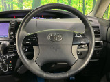 【純正革巻きステアリング】上質な革を使用することで、手にしっかり馴染みとても運転しやすいハンドルです♪