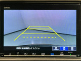 【バックカメラ】運転が苦手な方も車庫入れラクラクです!ギアをリバースに入れれば自動的に切り換わりますので、面倒な操作は不要です♪狭い駐車場もお車を傷つけず安心ですね!