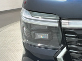 LEDヘッドライトは、点灯の瞬間から最大光量を発揮し、突然暗くなるトンネルなどでの安定感を高めます。
