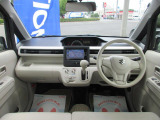 見晴らしがよく開放的な車内。視界も良好でストレスなく快適なカーライフを過ごせます。