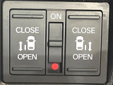 【両側パワースライドドア】スマートキーや運転席のスイッチで後席両側スライドドアの開閉が可能♪電動だから力を入れてドアを開ける必要が無く、小さなお子様でも簡単に開け閉めでき快適です♪