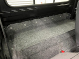 【シートバックスペース】荷台に置けない貴重な工具や、雨に濡らしたくない衣類や食品、大事な書類などを収納したいときに便利。