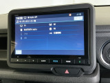 HondaCONNECT対応の便利なナビディスプレー。お持ちのスマートフォンと連携して、ナビやBluetoothでの音楽再生が可能です。デザインはもちろん、操作性も良好です。