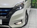 【LEDヘッドライト】悪天候や夜間走行時も良好な視界を確保し安心して運転できる高輝度LEDヘッドライトを装備!点灯速度が早く、消費電力も抑えられています。