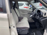 運転席からの視界が左右に広く隅々まで見渡せます♪