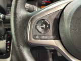 ステアリングにオーディオ操作スイッチが付いています。オーディオ画面に直接タッチしなくても操作が出来ますので、運転に集中できます。