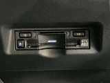 高速道路で便利な【ETC2.0】を装備しています。光ビーコン搭載で渋滞情報などナビゲーションと連動することで機能も充実いたします。他、観光施設に立ち寄るための高速料金割引サービス等もございます。