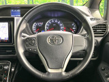 【純正革巻きステアリング】上質な革を使用することで、手にしっかり馴染みとても運転しやすいハンドルです♪