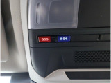 専用ボタンでコールセンターへ接続。状況に応じて緊急車両の要請やロードサービスの取次ぎを行います。重大事故の際は自動的にコールセンターにつながり、緊急車両やドクターヘリを要請します。(要申込)