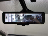 スマートルームミラー付きで後部座席に乗車してても後方がしっかり見れます