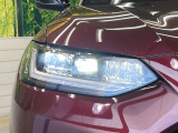 【LEDヘッドライト】悪天候や夜間走行時も良好な視界を確保し安心して運転できる高輝度LEDヘッドライトを装備!点灯速度が早く、消費電力も抑えられています。