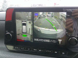 【アラウンドビューモニター】空から見下ろした映像がナビ画面にて確認可能です。駐車もラクラクですよ♪