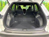 【パワーバックドア】スマートキーや運転席のボタンを押すだけでリアゲートが自動で開閉します!荷物を持っている時や、高い位置にあるバックドアを閉める際に便利な機能です♪