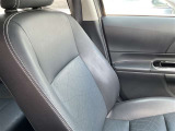運転席の画像です。足元やシートまわりに余裕があり、リラックスした姿勢で運転が可能です。視界も良好で操作系へのアクセスもしやすく、快適で安心感のあるドライブをサポートします。