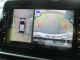 周囲の状況が分かるアラウンドビューモニター搭載。苦手な縦列駐車もこれがあれば安心ですね。