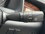 【オートライト(AUTO)】外の明るさをシステムが感知して、自動でヘッドライトが点灯します。ヘッドライトをつけ忘れを防ぐ便利機能です。