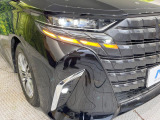 【シーケンシャルターンランプ付きLEDヘッドライト】人気の『流れるウィンカー』付きのLEDヘッドライトを装備♪高級感はもちろん、点灯時は存在感たっぷりで他車からも認識されやすく安心です。