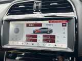 スポーティな走行特性を引き出すダイナミックモードをお好みに合わせてカスタマイズできるコンフィギュラブルダイナミクス!スロットル感度、シフトポイント、ステアリングの重さ、ダンパー硬さを設定可能!