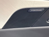 MERIDIANサウンドシステム   入念に考えられたスピーカー配置、サブウーファーが生み出す、豊かで洗練された音響空間。フロント、リアどちらのシートでも、細部まで鮮明なサウンドを楽しめます。