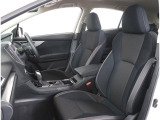 長時間の運転も疲れにくいフロントシート!体をしっかり支えてくれて運転がしやすい形状です!
