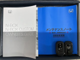 スマートキーは鍵をバッグに入れたままでもドアロックの開閉やエンジンのON・OFFができます。夜間や雨の日も鍵を探さなくて良いので便利です。