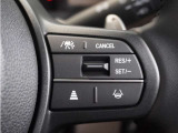 ◆アダプティブクルーズコントロール◆予め設定した車速内でクルマが自動的に加減速。前走車との適切な車間距離を維持しながら追従走行します。【LKAS】車線維持支援システムでステアリング操作を支援。