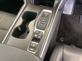 停車中にブレーキペダルを踏み続けなくてもブレーキ保持ができるオートマチックブレーキホールド機能もついております。