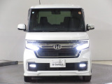 ハロゲンより明るく、より遠くまでさらなる安心感のあるLEDヘッドライトを採用。点灯忘れも防止できるオートライトコントロール機構付きです。