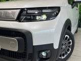【LEDヘッドライト】悪天候や夜間走行時も良好な視界を確保し安心して運転できる高輝度LEDヘッドライトを装備!点灯速度が早く、消費電力も抑えられています。