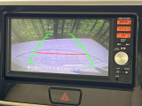 【バックカメラ】駐車時に後方がリアルタイム映像で確認できます。大型商業施設や立体駐車場での駐車時や、夜間のバック時に大活躍!運転スキルに関わらず、今や必須となった装備のひとつです!