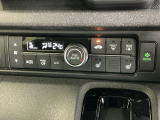 オートエアコンはこまめに温度調節するので、燃料の消費量をより少なくできます。シートヒーター付きなので寒い日も快適です。