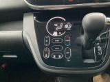 タッチパネル式オートエアコン、お掃除もサッと拭くだけで完了です。