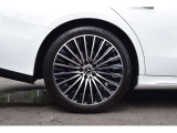 納車前整備は、メルセデスベンツ国際認定メカニックによる最新の検査ライン等の施設が充実した当社工場で入念に行います。