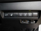 パワーバックドア、ハンドルヒーター、オートマチックハイビーム、パノラミックビューモニター付きで、そのスイッチ関係です。