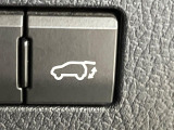 【パワーバックドア】スマートキーや運転席のボタンを押すだけでリアゲートが自動で開閉します!荷物を持っている時や、高い位置にあるバックドアを閉める際に便利な機能です♪