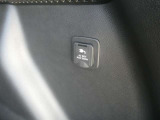 トランク部にオプションの100V AC電源(1500W)を装備しています。