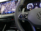 設定したスピードを上限に自動で加減速をし、一定の車間距離を保つ事で長距離運転の疲労を軽減する【ACC】が装備。