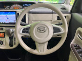 インテリアに合わせたデザインのステアリングは、運転される方のことも考え、運転しやすい形状、大きさです。是非一度、実際に触ってお確かめください。