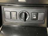 4WDシステムを搭載。オフロードや雪道などの滑りやすい路面でも安心して走行できます。