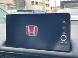 【メーカー純正ナビ】インテリアに溶け込むスタイリッシュな「専用設計」メーカーナビを装備♪視認性や操作性など基本性能にも優れ、より上質なカーライフをお楽しみいただけます。