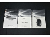 説明書も付いております。お車の操作方法や、トラブル回避方法が記載されているため、意外と役に立ちます。
