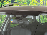 【アイサイト】前方の車両等を検知し、衝突しそうな時は警報で注意を促し、ブレーキを踏む力をサポート。ブレーキを踏めなかった場合は衝突被害軽減ブレーキが作動、衝突回避をサポートします。