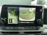 アラウンドビューモニターは、自車の前方・後方・側面映像をモニタ-に映して離合時・駐車時などにとても便利です。