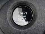 【プッシュスタート】キーが車内にあれば、エンジンの始動・停止はブレーキを踏んでスイッチを押すだけ!キーを取り出す手間を省き、ワンプッシュで操作するので簡単でスムーズ!