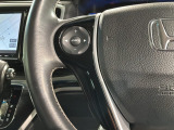 ステアリングにオーディオ操作スイッチが付いています。オーディオ画面に直接タッチしなくても操作が出来ますので、運転に集中できます。