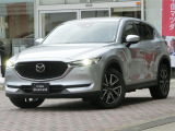 KF型CX-5のフロントデザインと車両全体を確認できます。