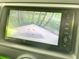 【バックカメラ】駐車時に後方がリアルタイム映像で確認できます。大型商業施設や立体駐車場での駐車時や、夜間のバック時に大活躍!運転スキルに関わらず、今や必須となった装備のひとつです!
