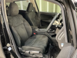 乗降がしやすい運転席。高さが調節できて小柄な方でも運転しやすいポジションをとることができます。