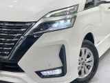 【LEDヘッドライト】悪天候や夜間走行時も良好な視界を確保し安心して運転できる高輝度LEDヘッドライトを装備!点灯速度が早く、消費電力も抑えられています。
